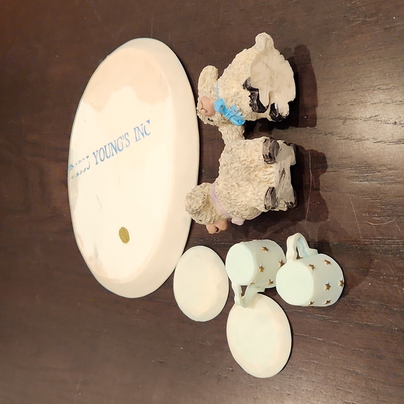 1995 Youngs INC. MIni tray w/ teacups & mini figurines - Picture 12 of 17